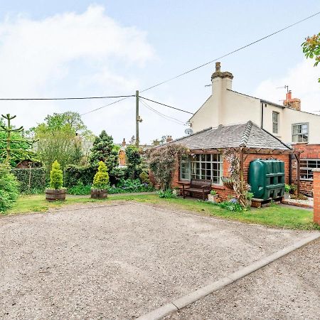 Wychwood Villa Whitby Bagian luar foto