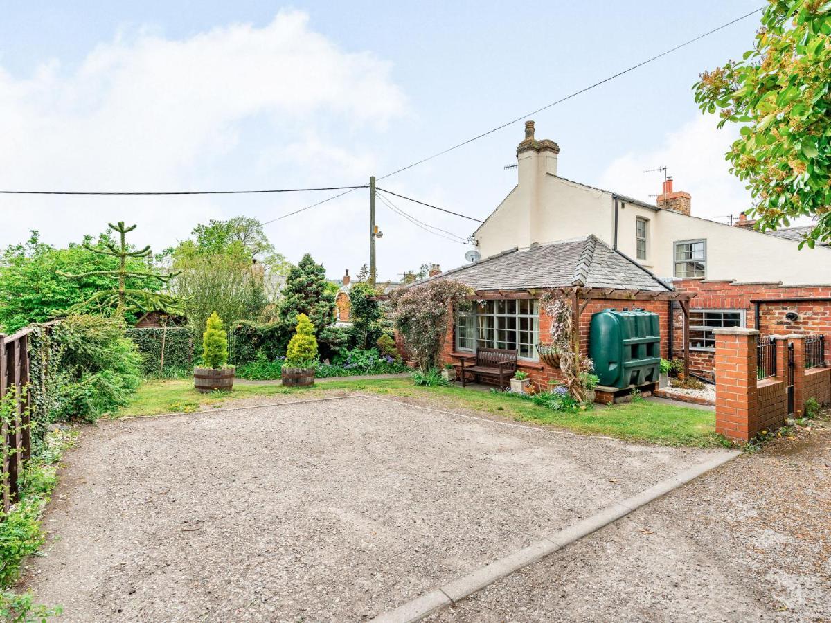 Wychwood Villa Whitby Bagian luar foto