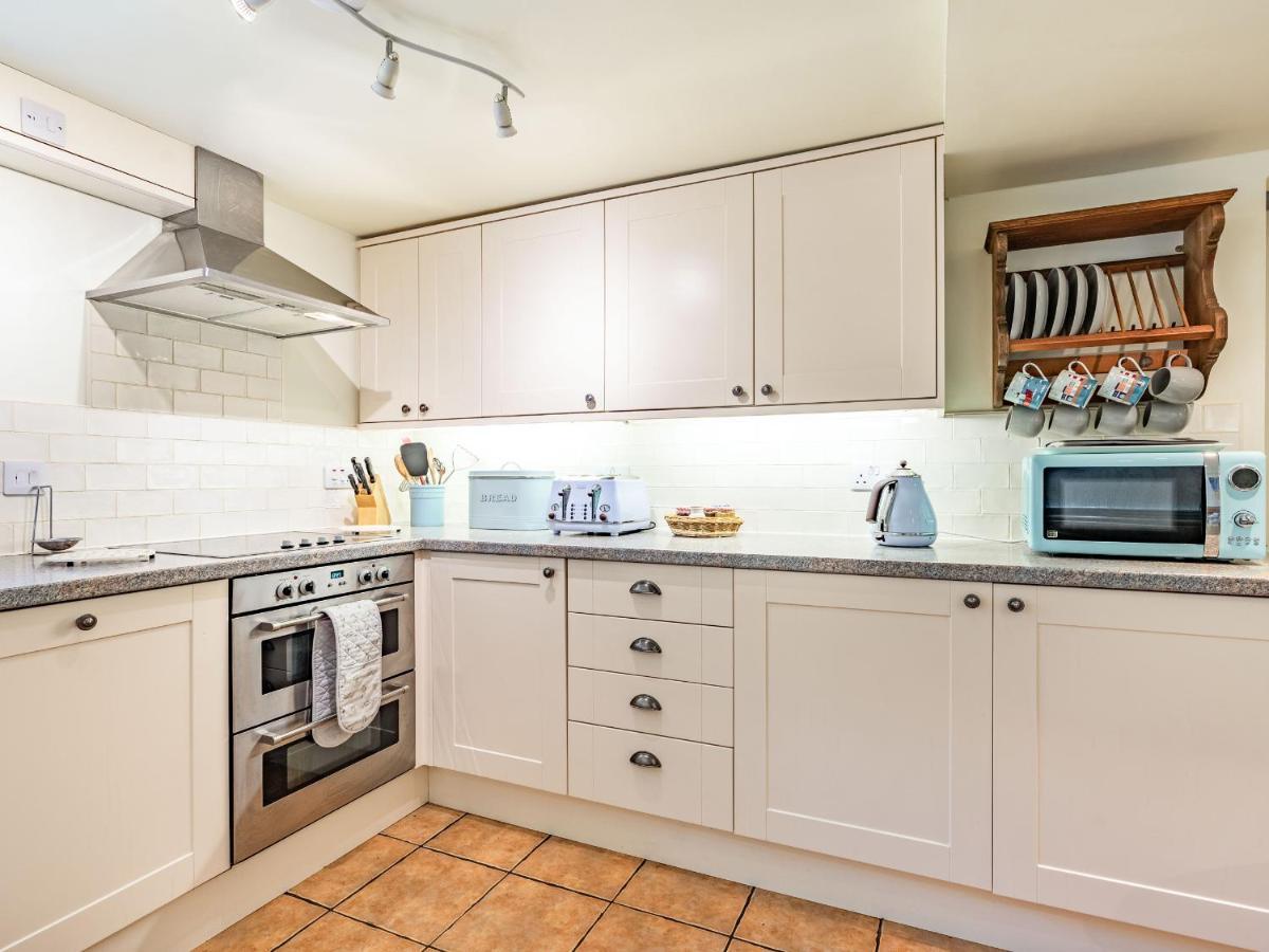 Wychwood Villa Whitby Bagian luar foto