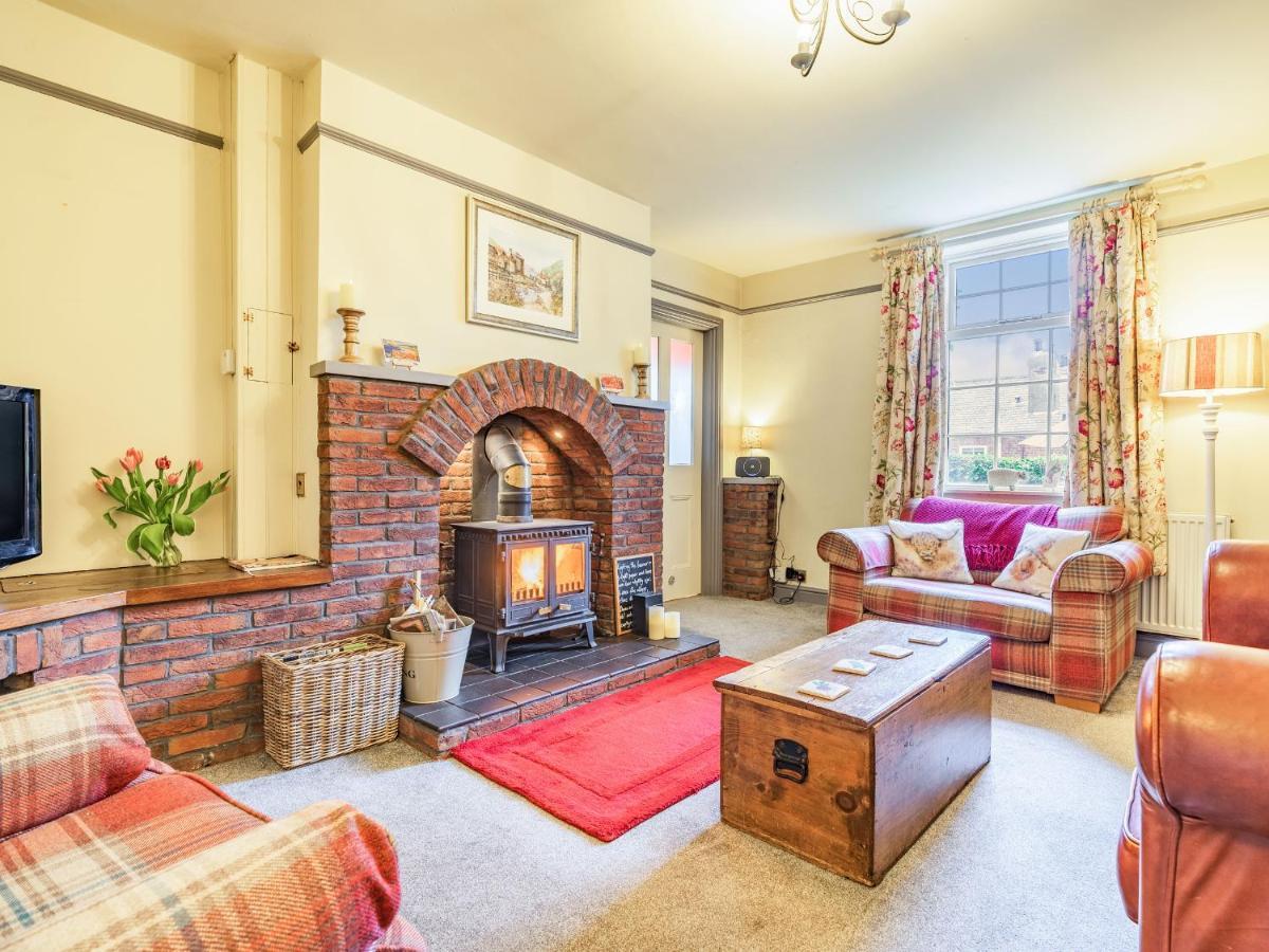 Wychwood Villa Whitby Bagian luar foto
