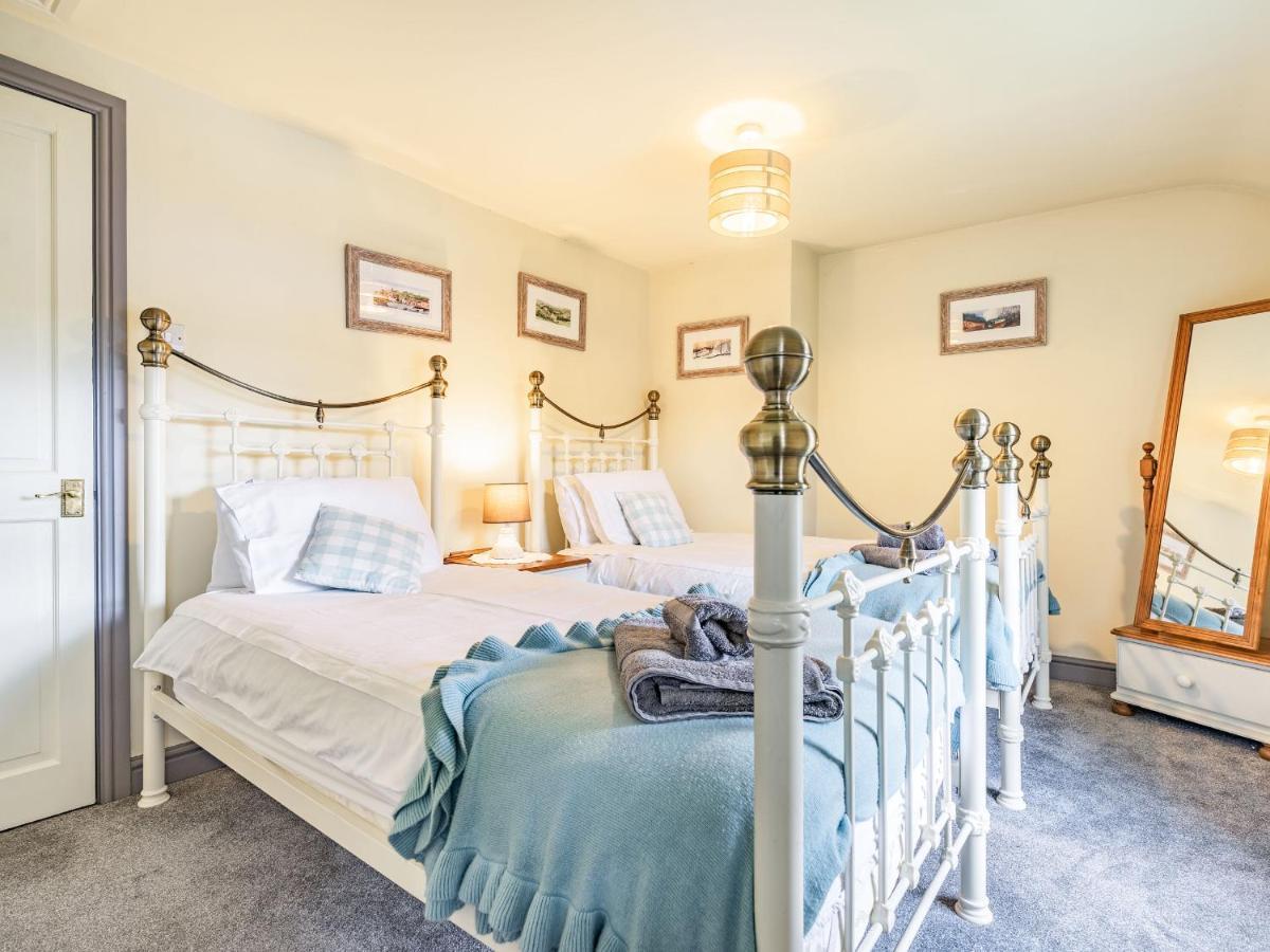 Wychwood Villa Whitby Bagian luar foto