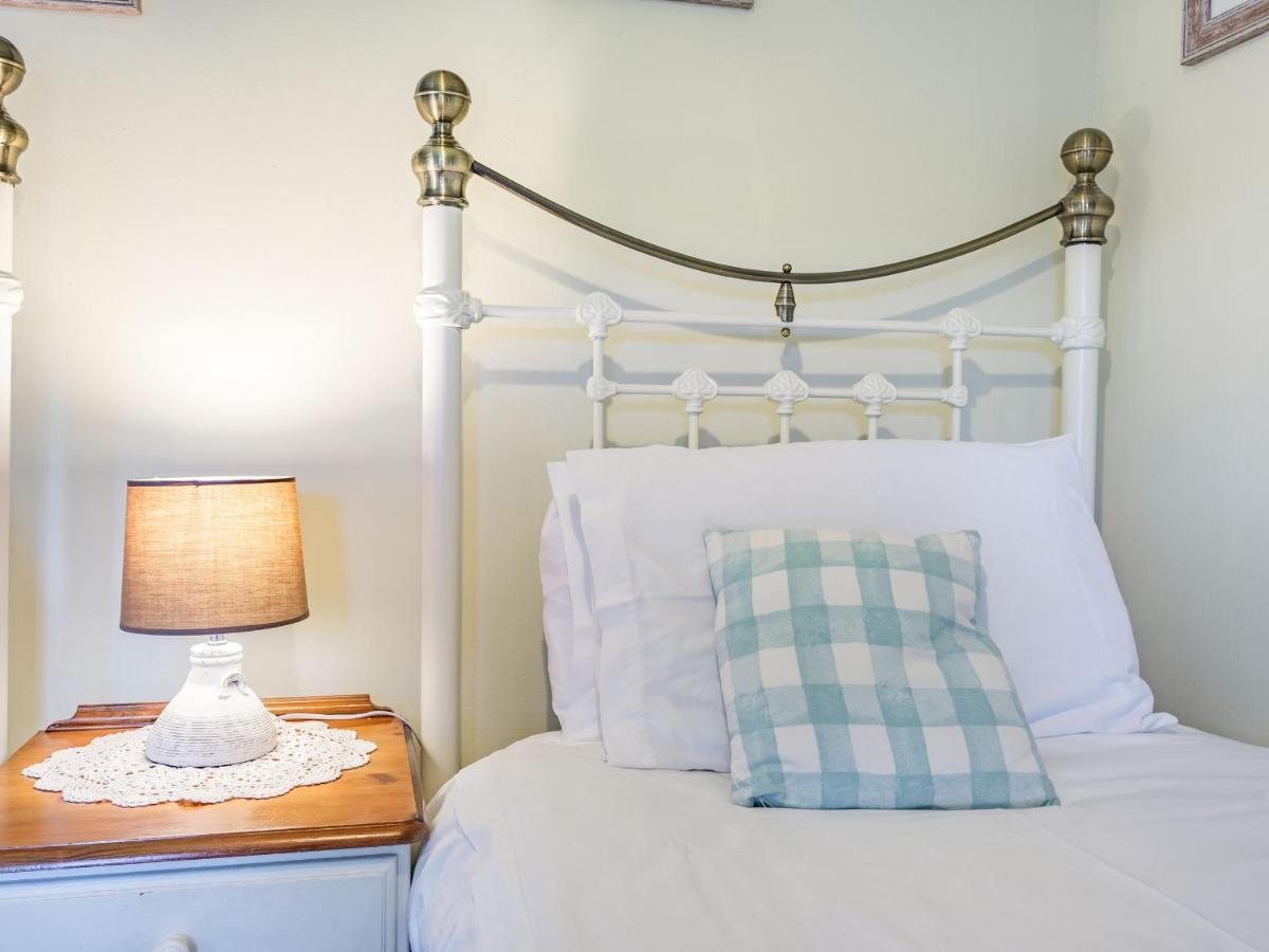 Wychwood Villa Whitby Bagian luar foto