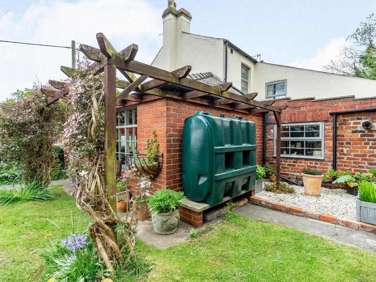 Wychwood Villa Whitby Bagian luar foto