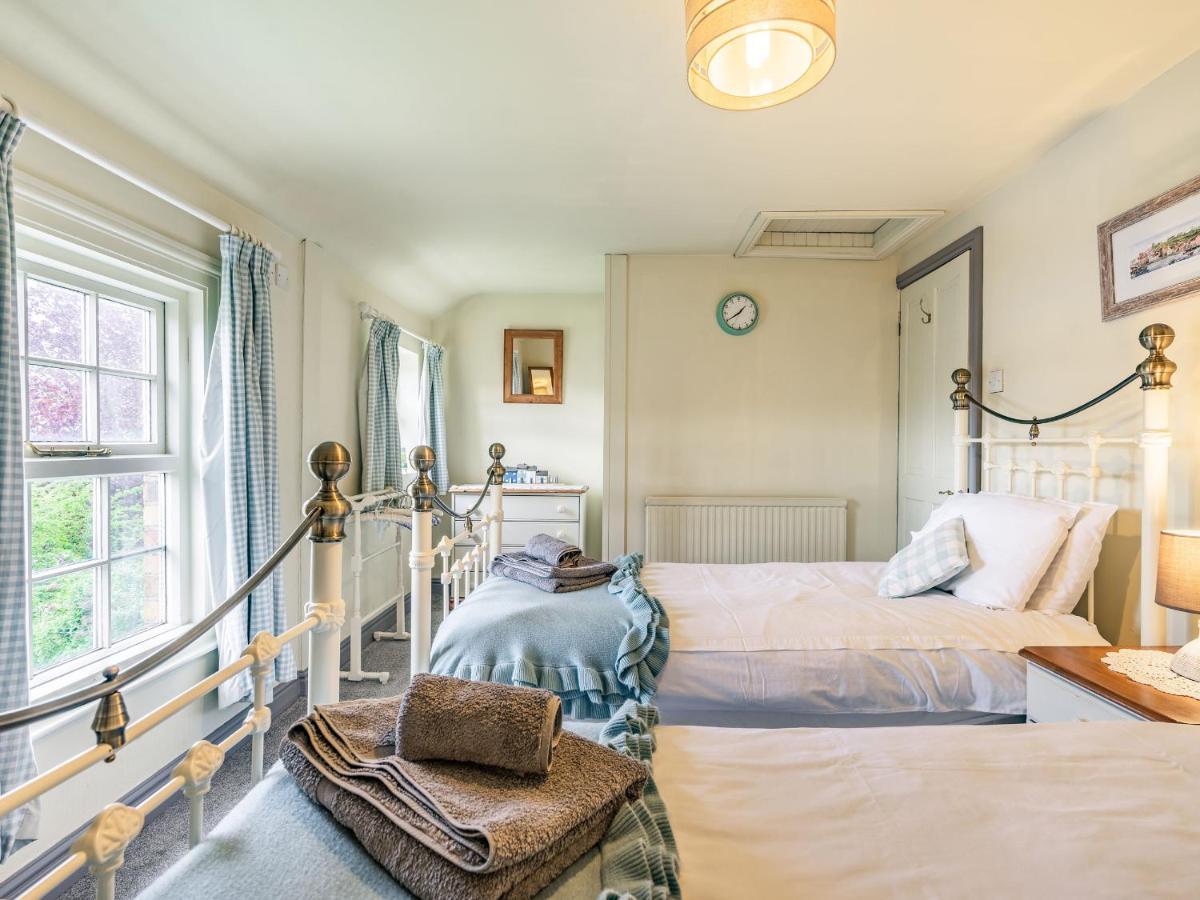 Wychwood Villa Whitby Bagian luar foto