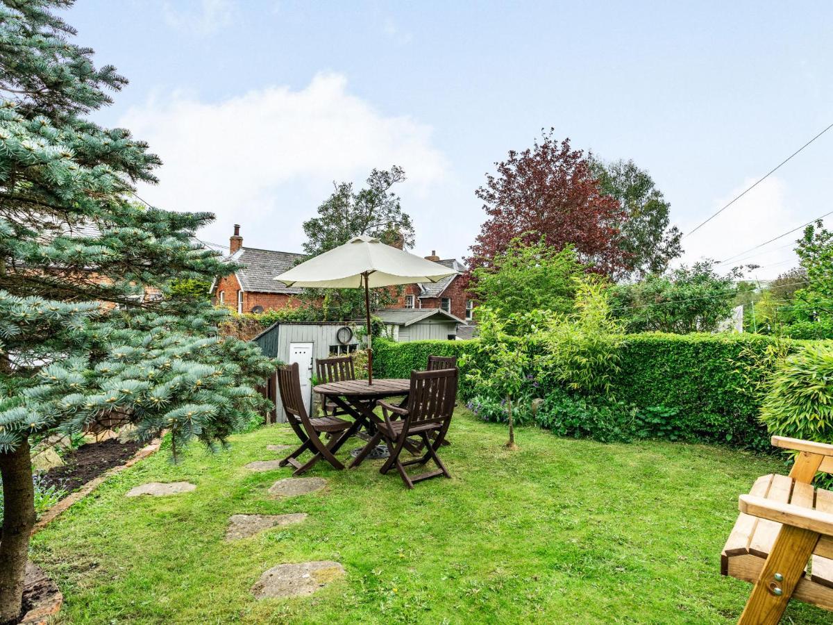 Wychwood Villa Whitby Bagian luar foto