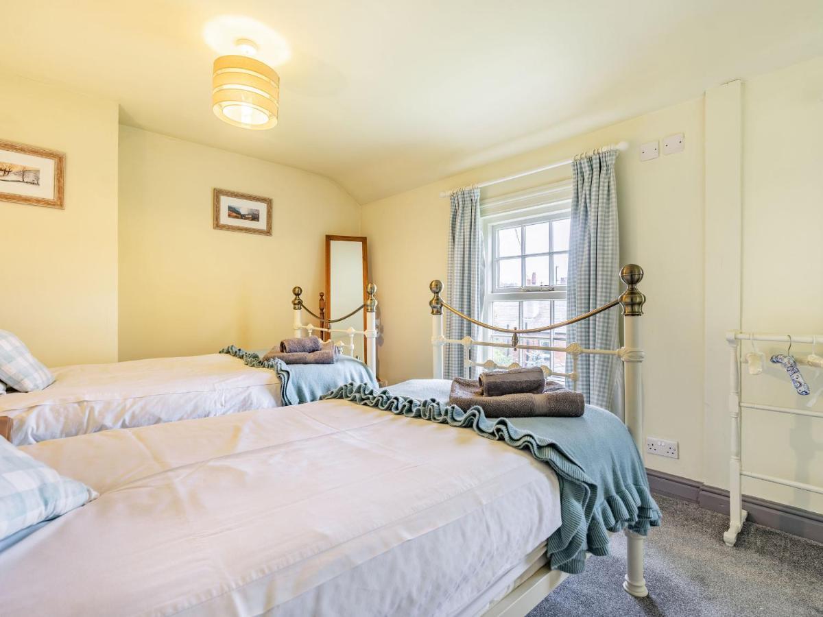 Wychwood Villa Whitby Bagian luar foto