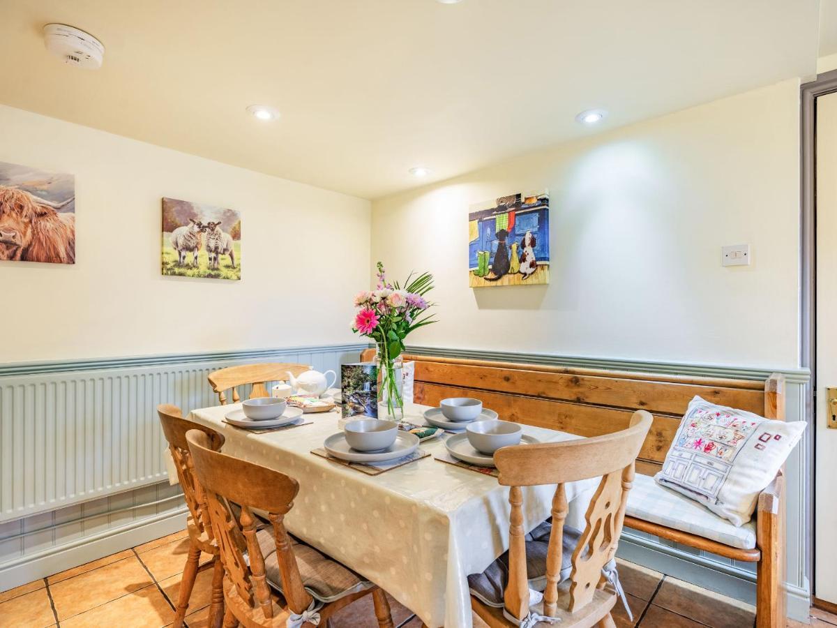 Wychwood Villa Whitby Bagian luar foto
