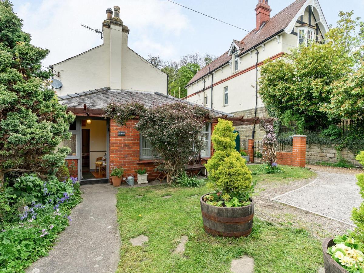 Wychwood Villa Whitby Bagian luar foto