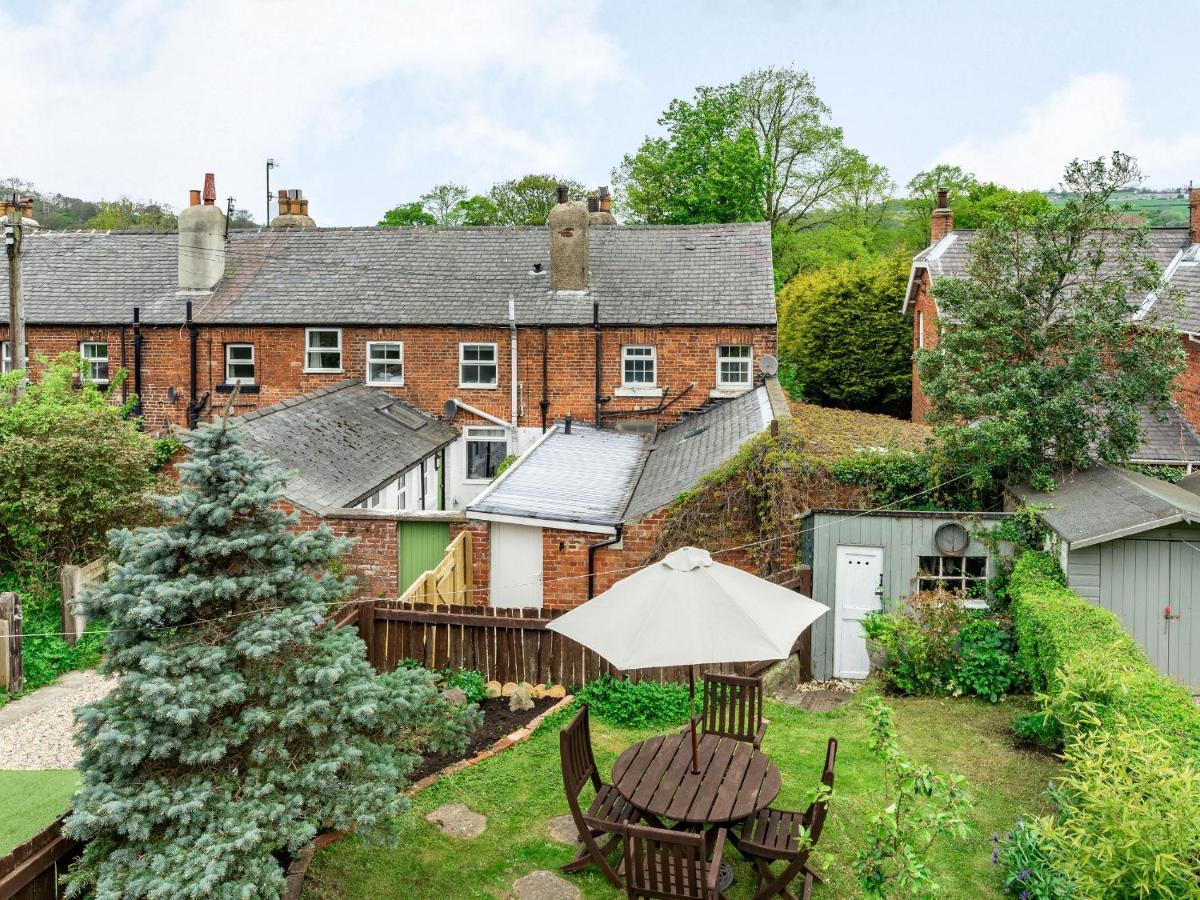 Wychwood Villa Whitby Bagian luar foto